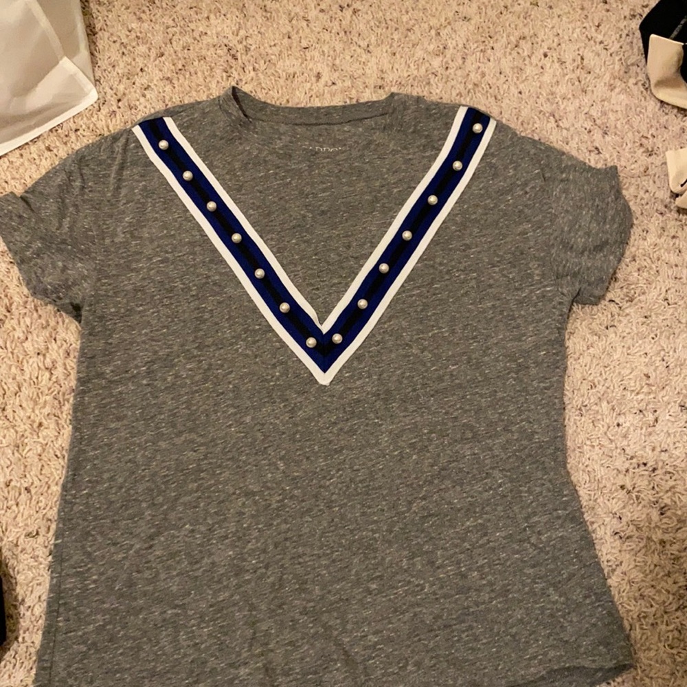 Gray tshirt with blue and pearl accents